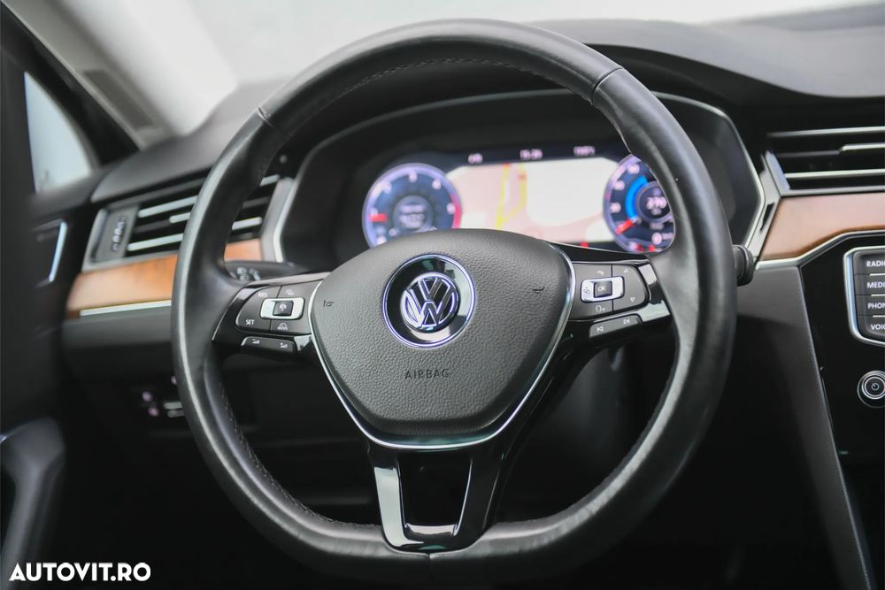 Volkswagen Passat - 23