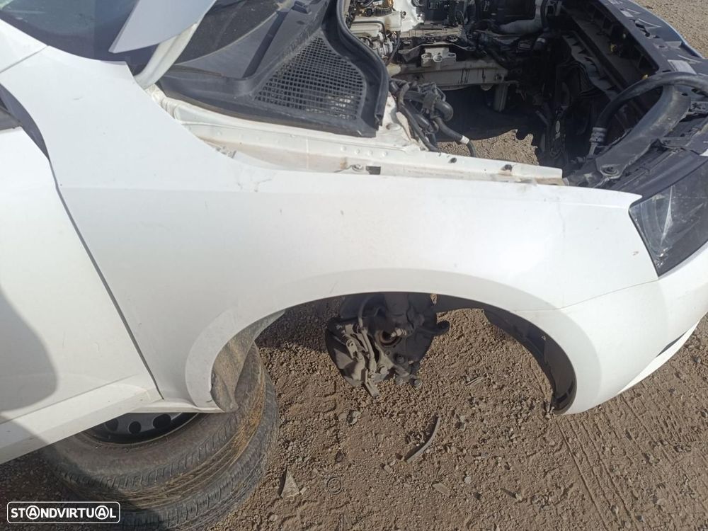 GUARDA-LAMAS FRENTE DIREITO SKODA OCTAVIA BERLINA 5E3 - 1