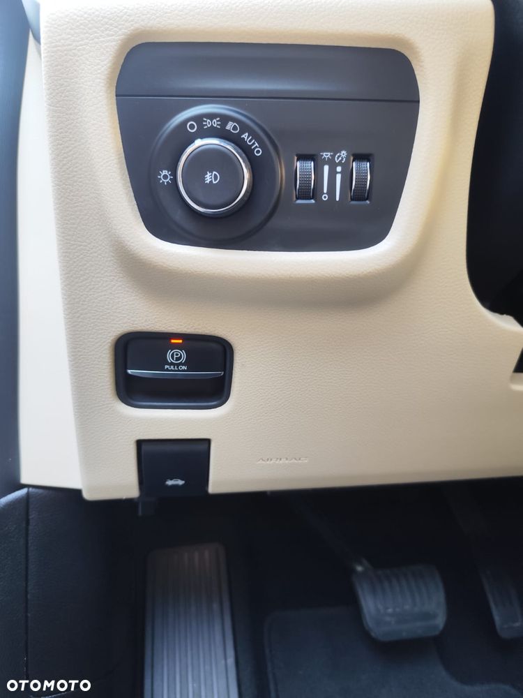 Jeep Grand Cherokee - 19
