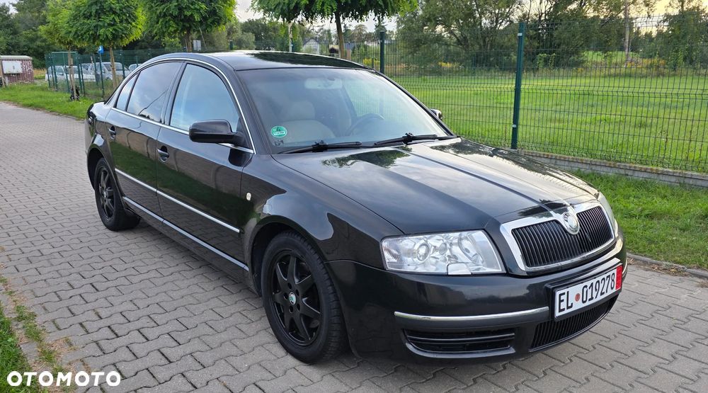Skoda Superb 2.8 V6 Tiptronic Elegance - 4