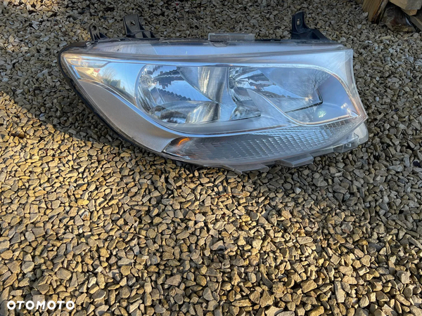 Lampa przednia prawa Mercedes - Benz Sprinter z 2018r III gen