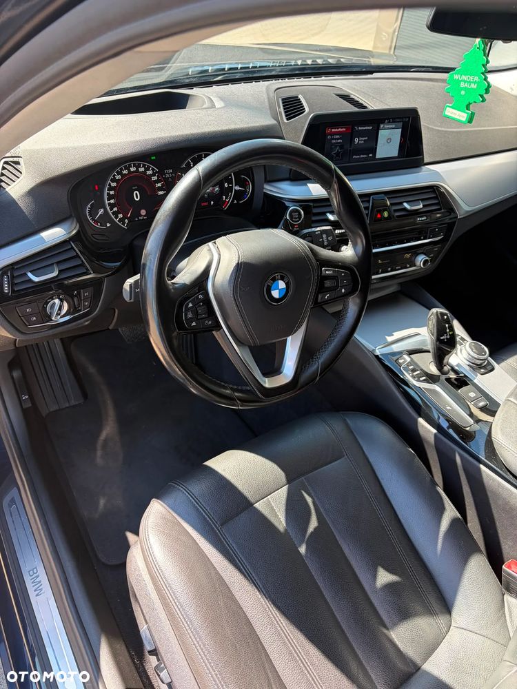 BMW Seria 5 520i - 6