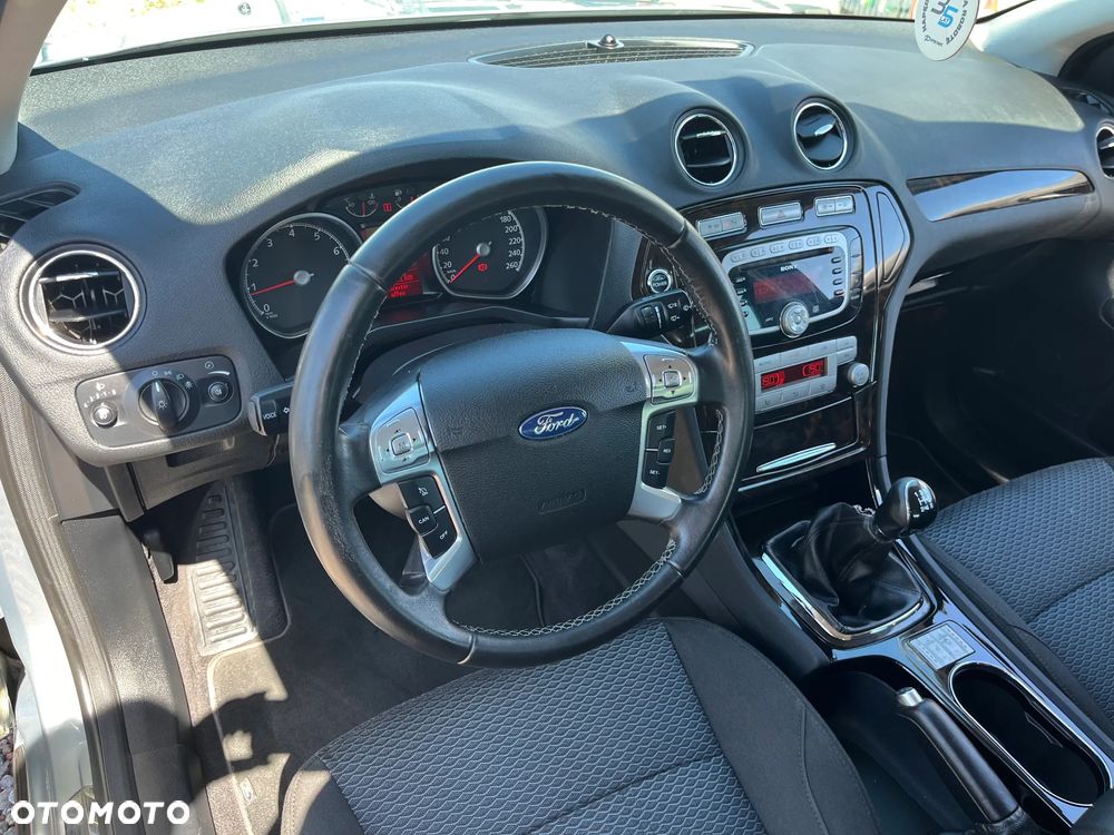 Ford Mondeo 2.0 Ghia - 17