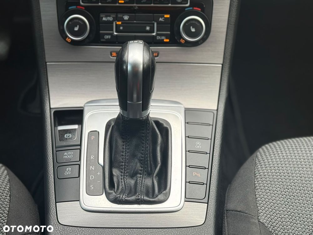 Volkswagen Passat - 13