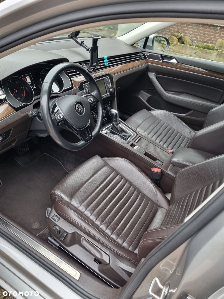 Volkswagen Passat - 4