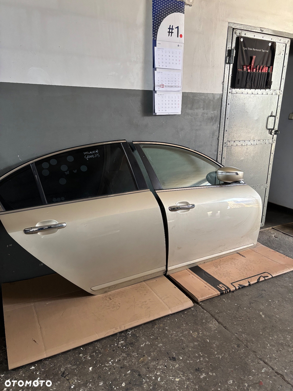Hyundai Genesis drzwi lewe prawe przód tył