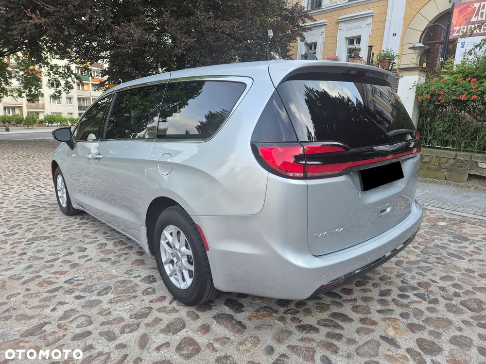 Chrysler Pacifica - 8