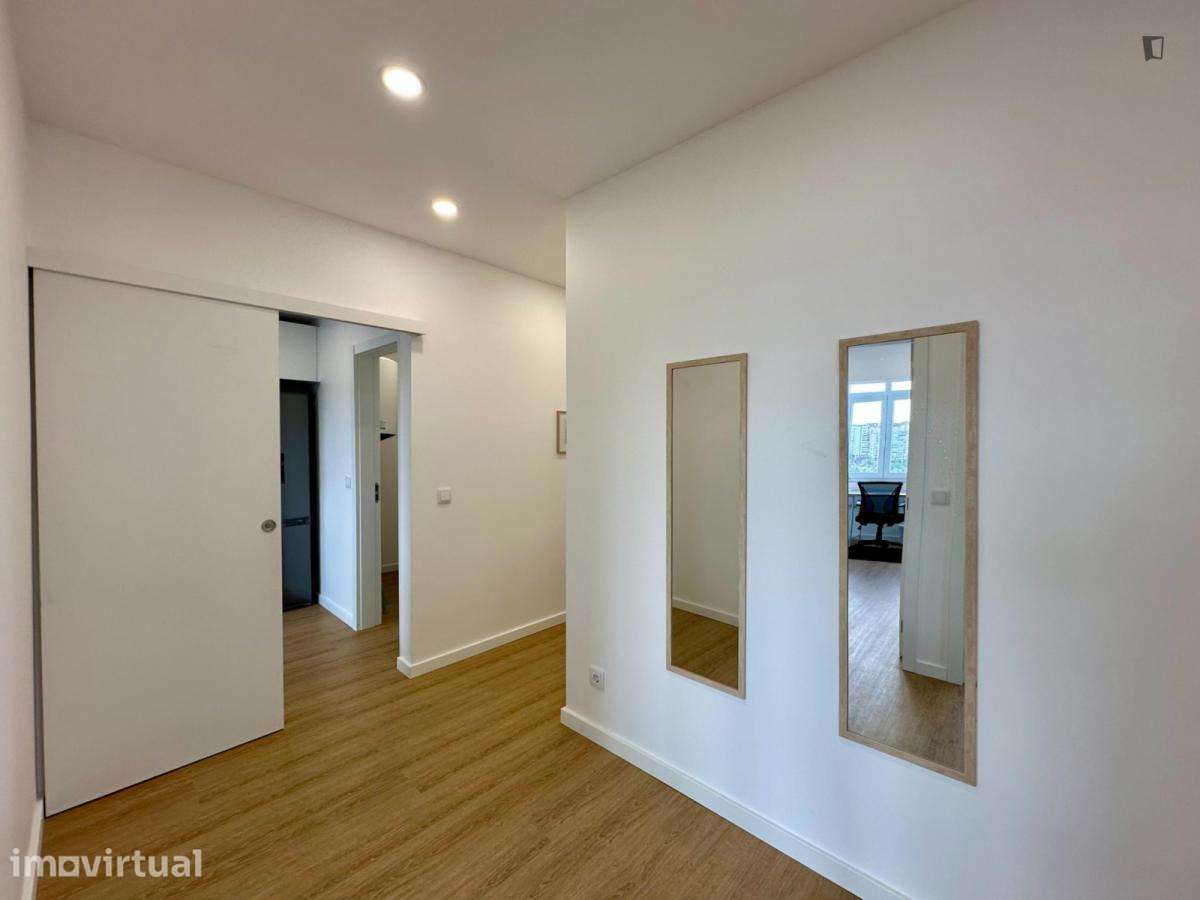 Quarto - localizado em Almada Lisbon - Grande imagem: 5/12