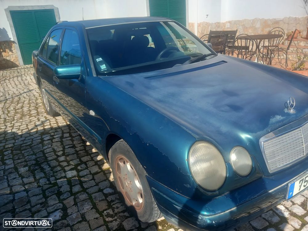 Mercedes-Benz E 220 - 1