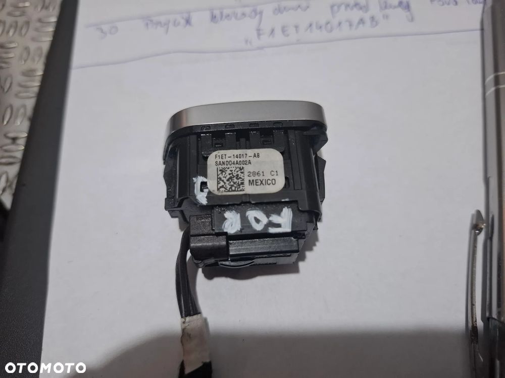 Przycisk blokady drzwi przód lewy Ford Tourneo Connect MK2 lift rok 2021 1,5D nr F1ET14017AB - 2