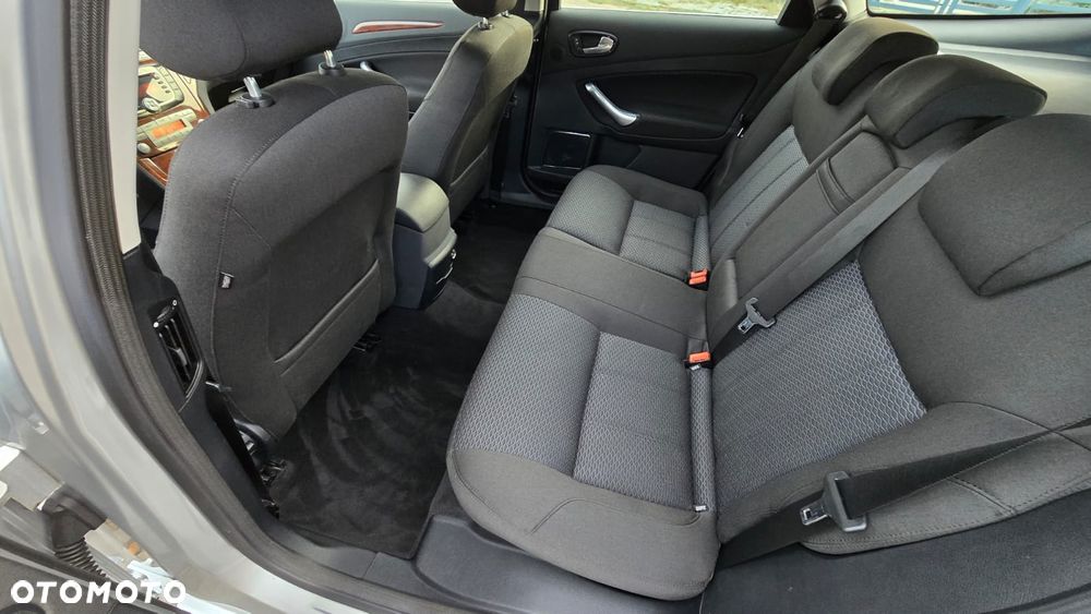 Ford Mondeo 2.0 Ghia X100 / X - 12