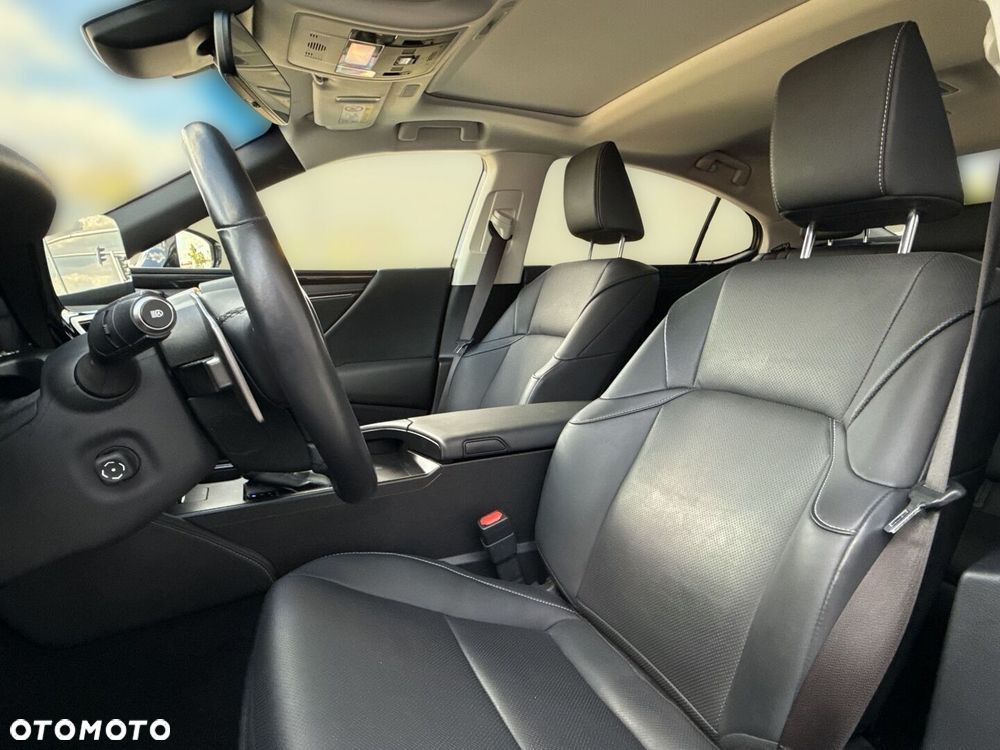 Lexus ES 300h Business Edition - 10