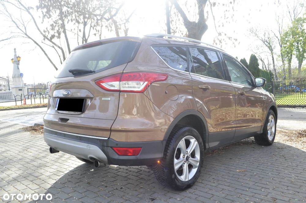 Ford Kuga 1.6 EcoBoost 2x4 Titanium - 4