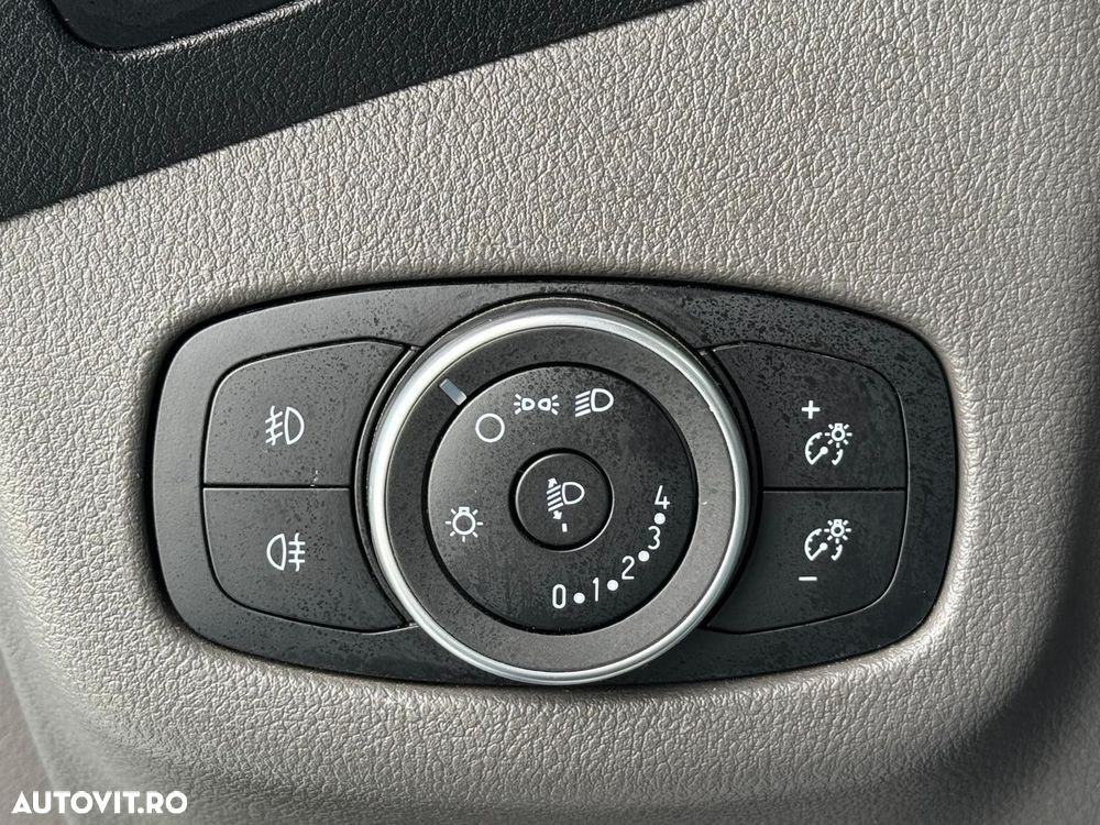 Ford Transit Connect - 13