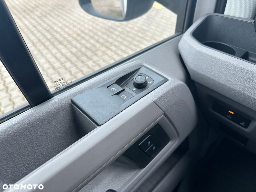 Volkswagen Crafter Crafter 35 Podwozie z pojedynczą kabiną silnik: 2,0 l EURO VI SCR 163 KM / skrzynia biegów: Przedni napęd automatyczna 8-biegowa rozstaw osi: 4490 mm - 17