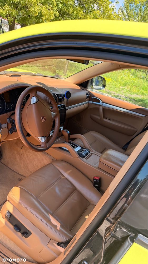Porsche Cayenne - 8