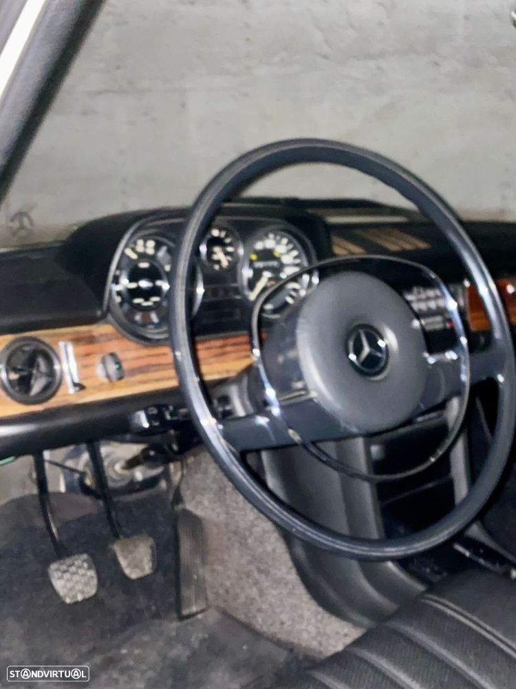 Mercedes-Benz 250 - 6