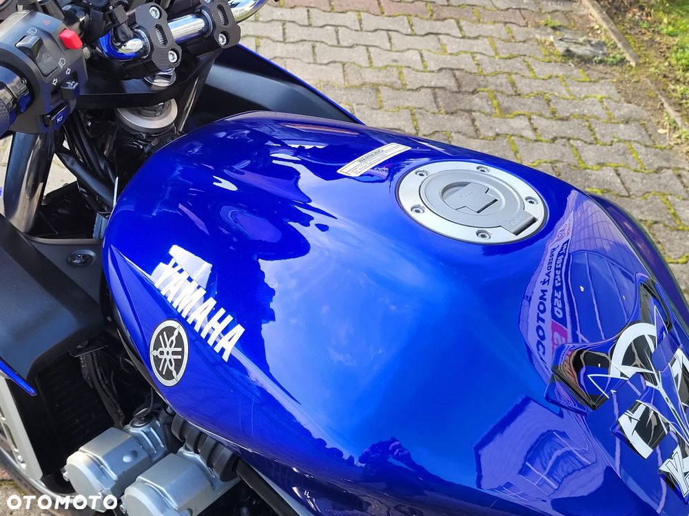 Yamaha FZS - 8