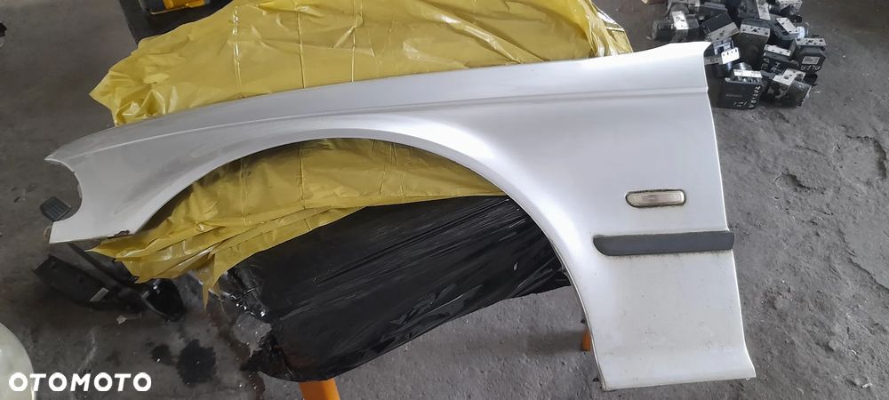BMW E46 blotnik lewy - 1