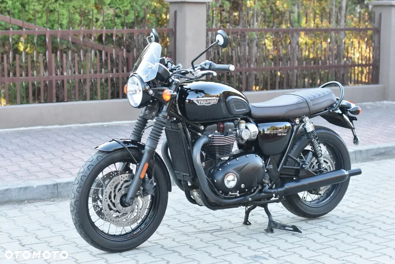 Triumph Bonneville - 24