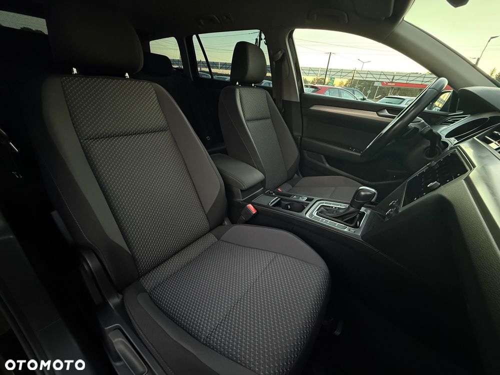 Volkswagen Passat 2.0 TDI SCR DSG Conceptline - 29