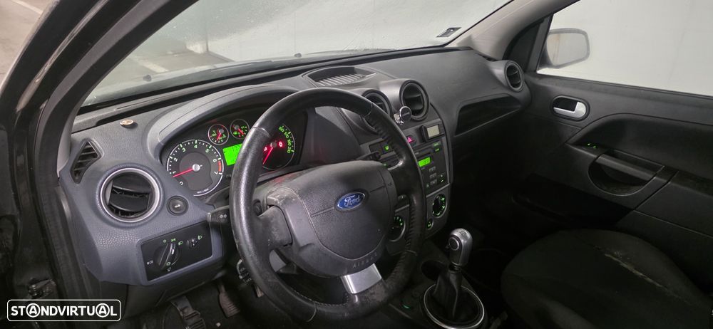 Ford Fiesta 1.25 Ghia - 12