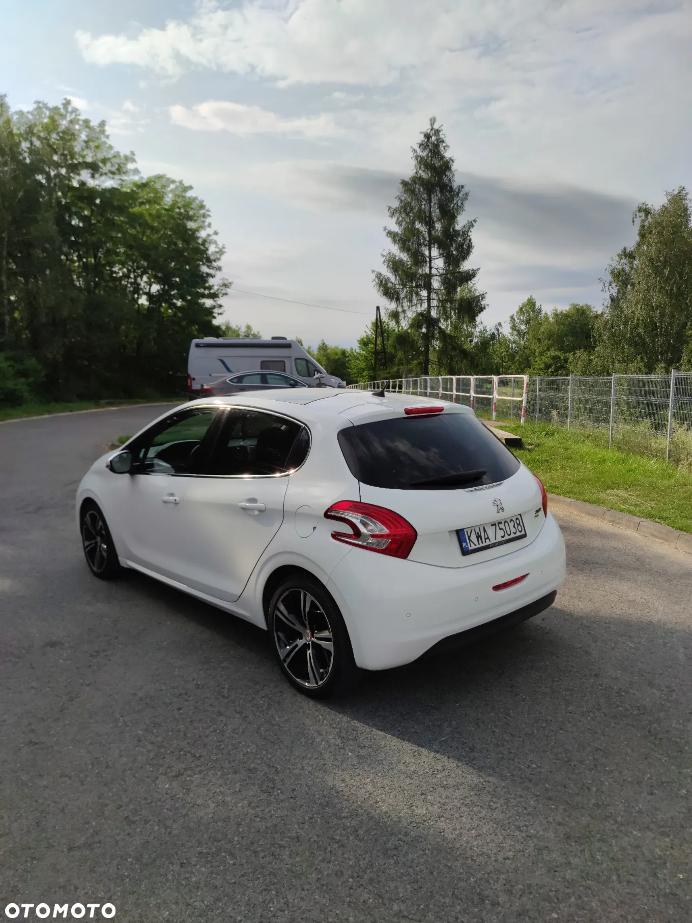 Peugeot 208 1.6 e-HDi Allure STT - 3