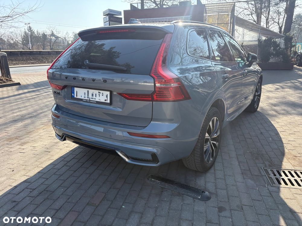 Volvo XC 60 B4 D Plus Dark - 4