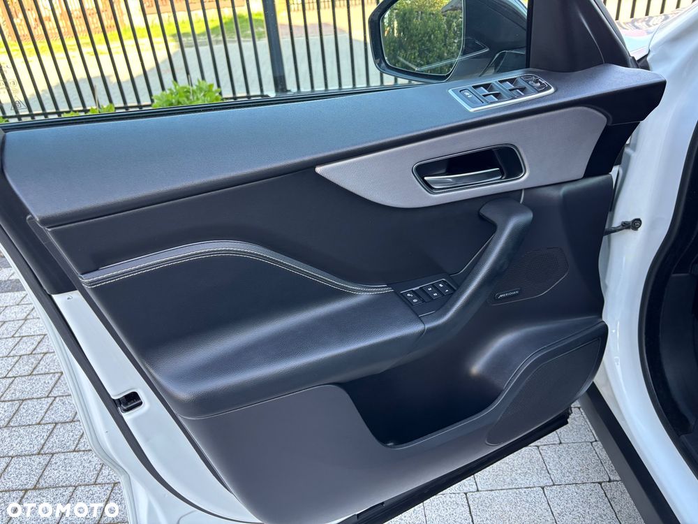 Jaguar F-Pace 2.0 i4D AWD R-Sport - 30