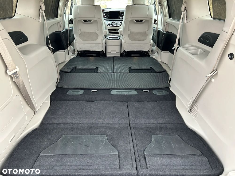 Chrysler Pacifica - 21