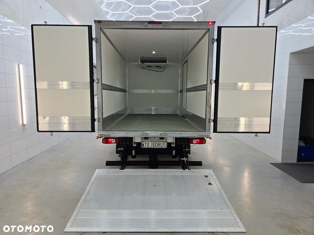 Iveco DAILY 50C18 MROŻNIA 8-PALETOWY + WINDA.1Tona AGREGAT Carrier -20*C +20*C 183Tyś km SERWIS DO OSTATNIEGO Km ASO IVECO SALON PL BOGATA OPCJA WYPOSAZENIA LED NAVI AKTYWNY TEMPOMAT FOTEL KIEROWCY PNEŁMATYCZNY - 15