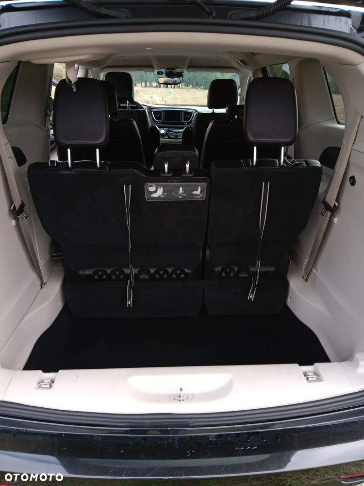 Chrysler Pacifica - 11