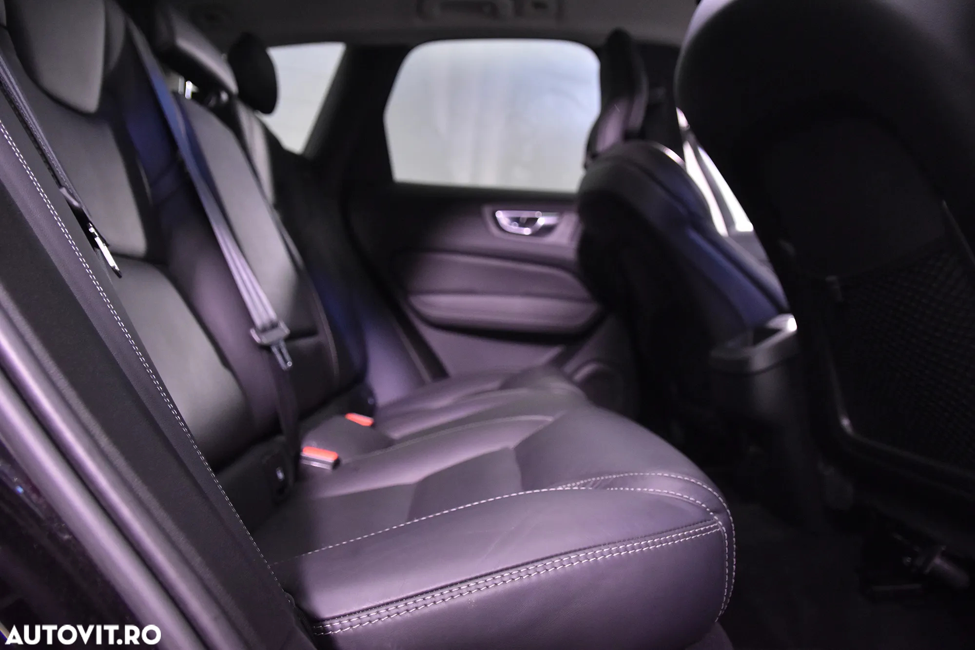 Volvo XC 60 B4 D AWD Plus Dark - 12