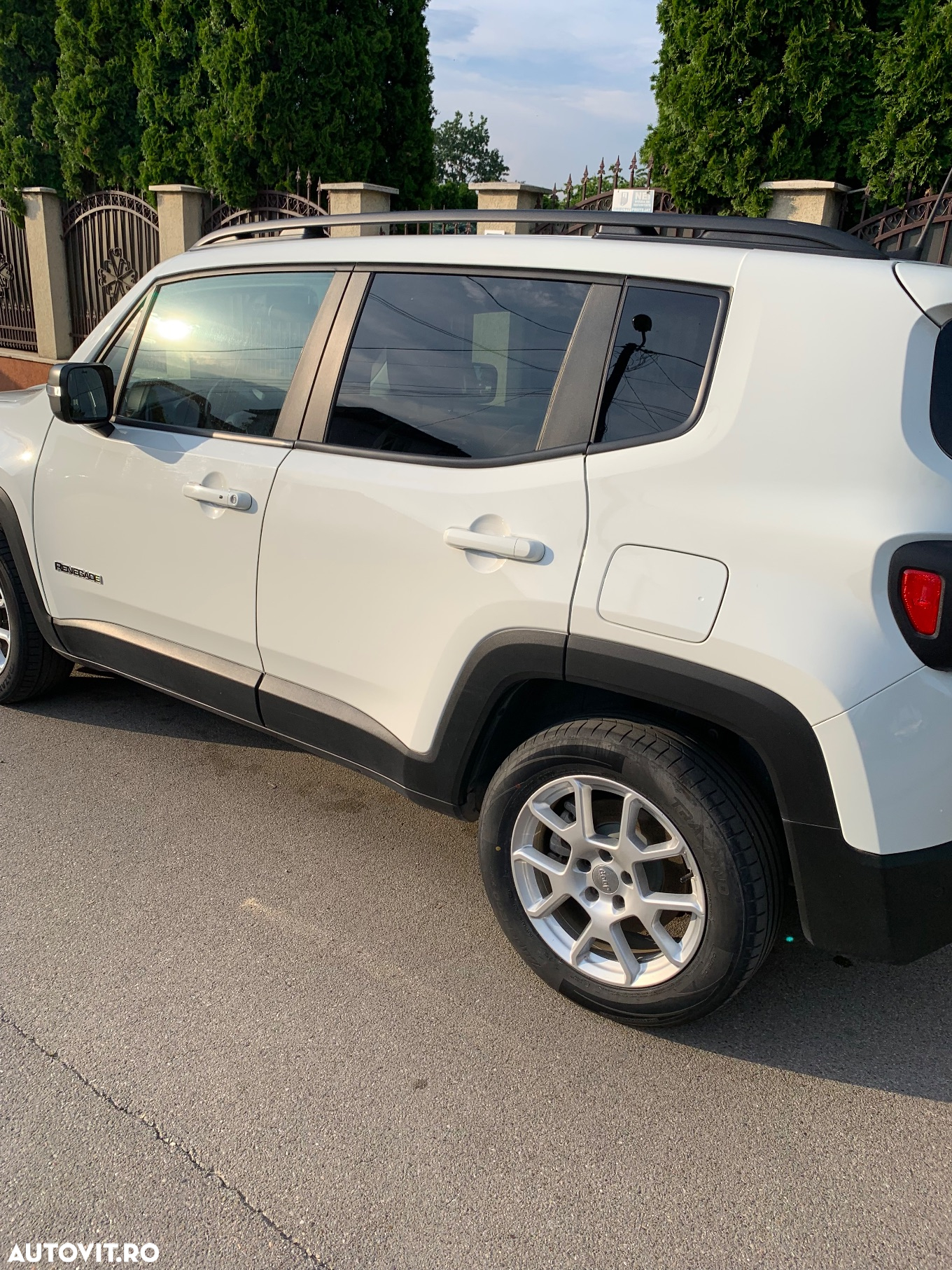 Jeep Renegade 1.3 T-GDI 4xe PLUG-IN Hybrid Automatik Summit - 38