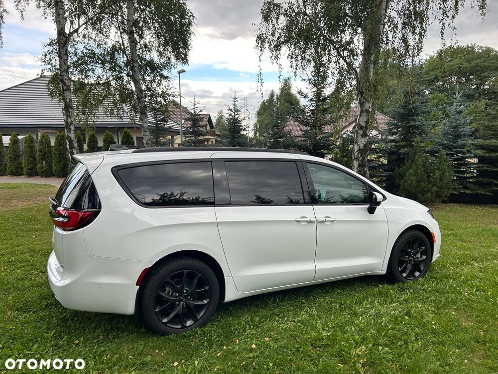 Chrysler Pacifica - 2