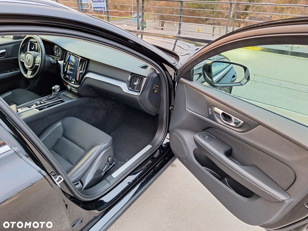 Volvo V60 D4 Momentum Pro - 26
