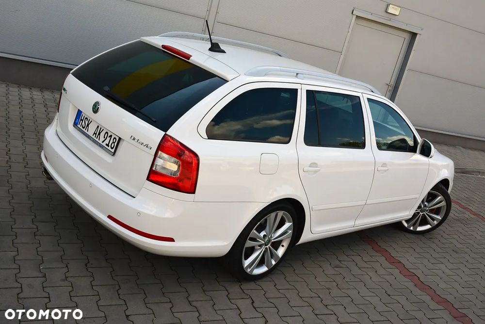 Skoda Octavia Combi 2.0 TSI RS - 22
