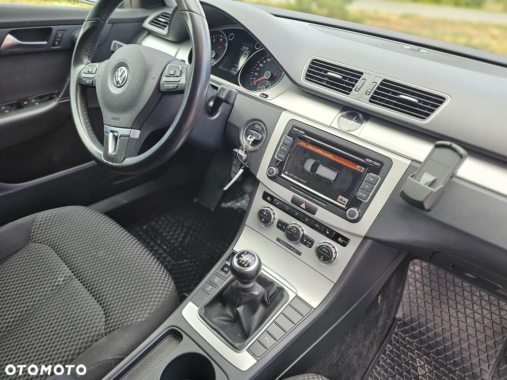 Volkswagen Passat - 8