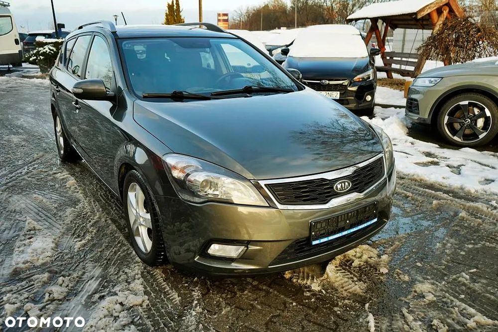 Kia Ceed - 13