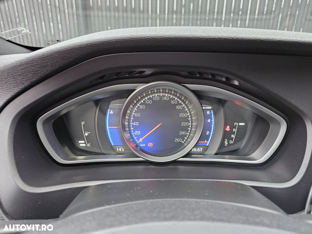 VOLVO V40 2019 — imagine 23