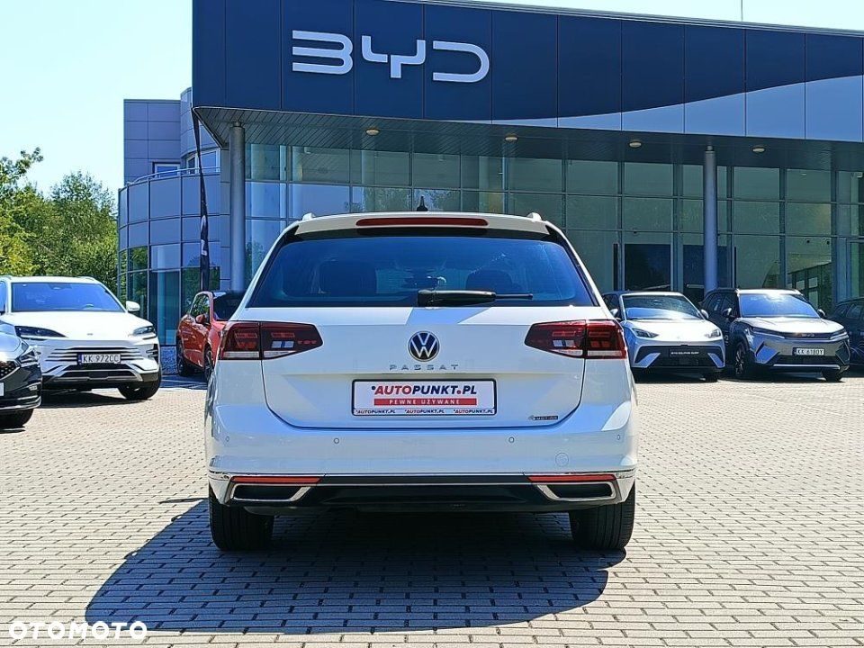 Volkswagen Passat - 4