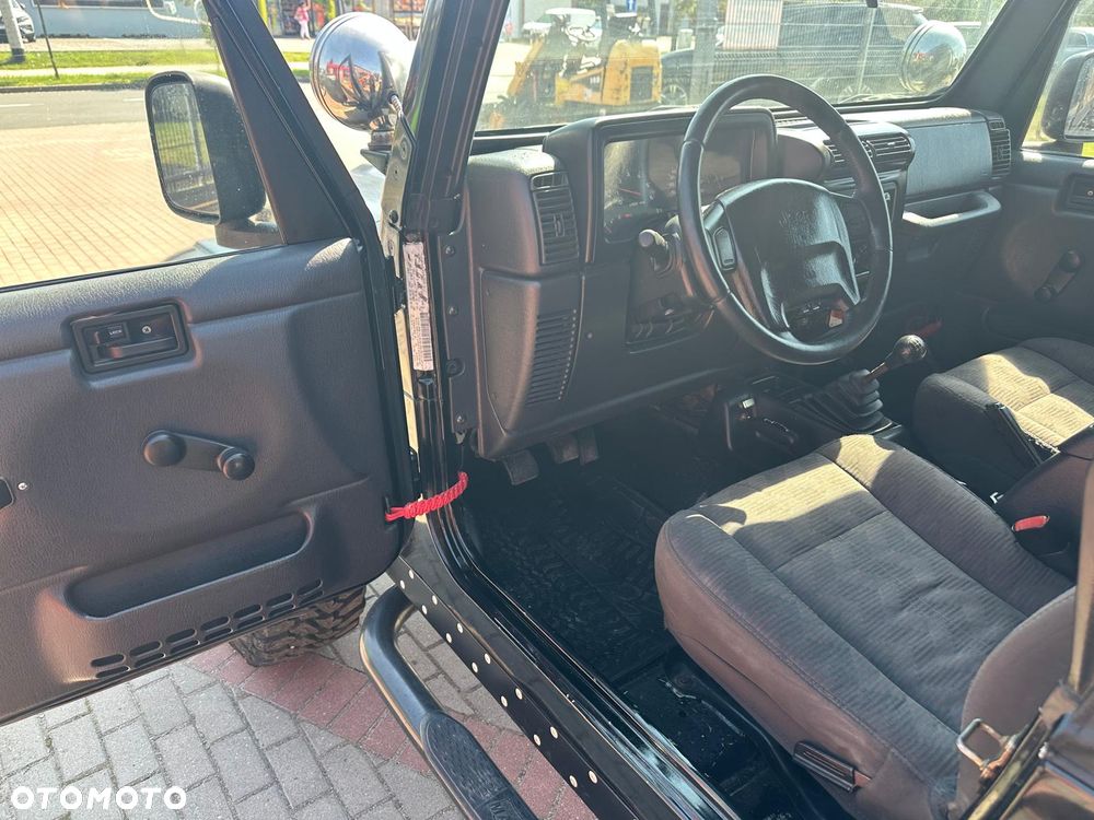 Jeep Wrangler - 10