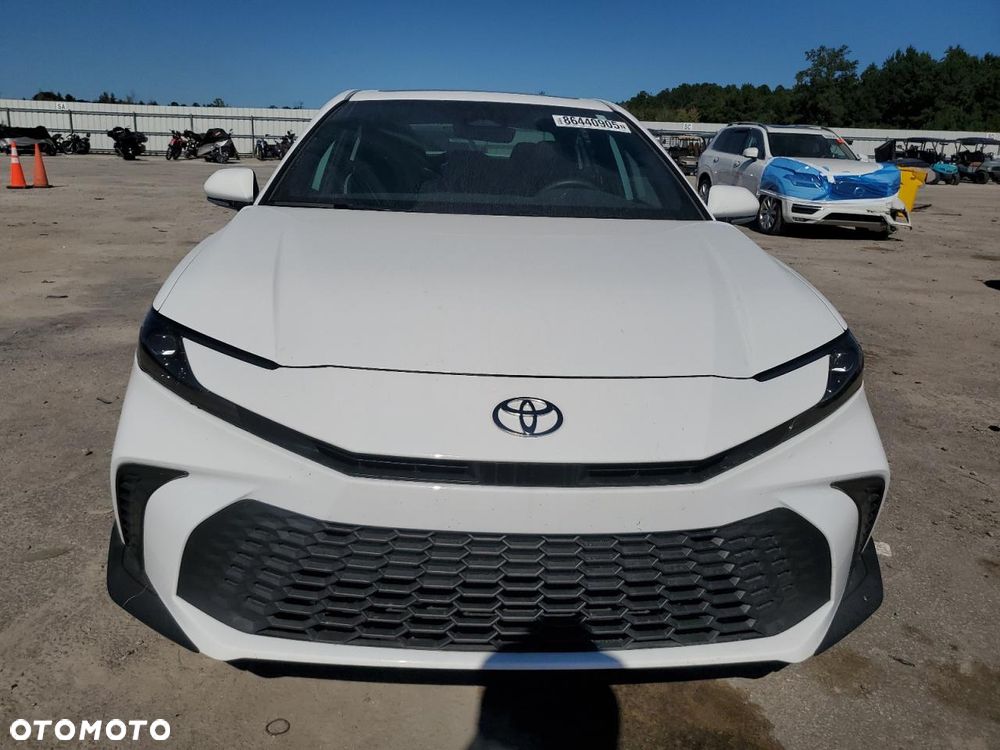 Toyota Camry - 6