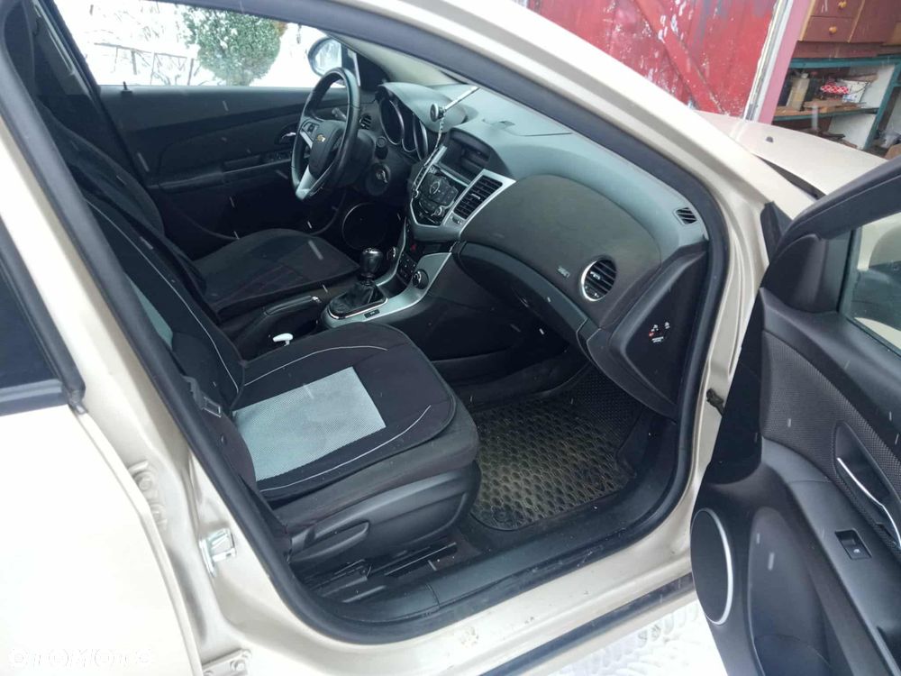 Chevrolet Cruze 1.8 LS+ - 8