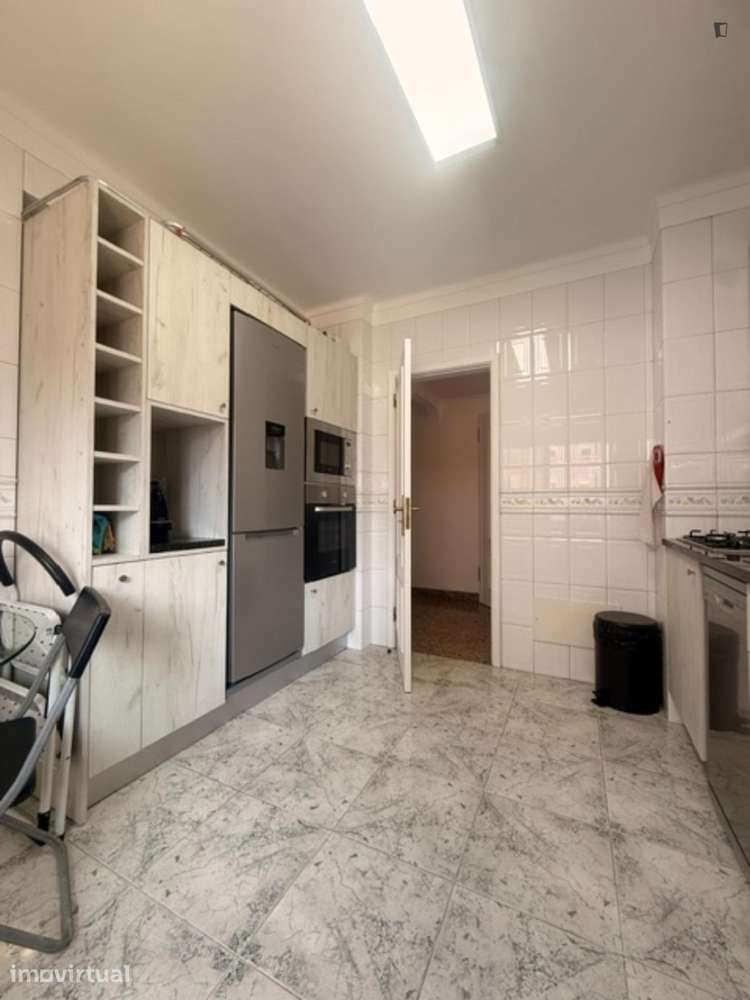 Quarto - localizado em Almada Lisbon - Grande imagem: 5/13