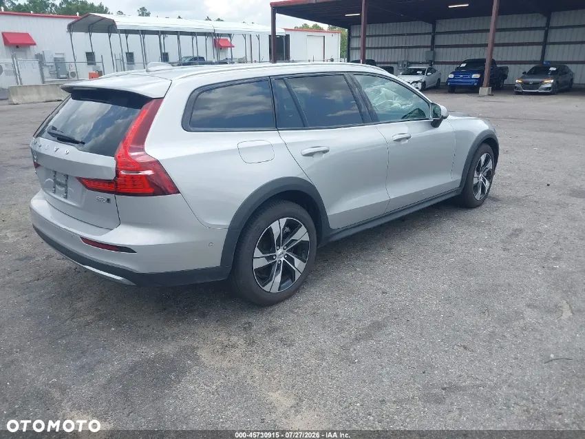 Volvo V60 Cross Country B5 B AWD Plus - 5