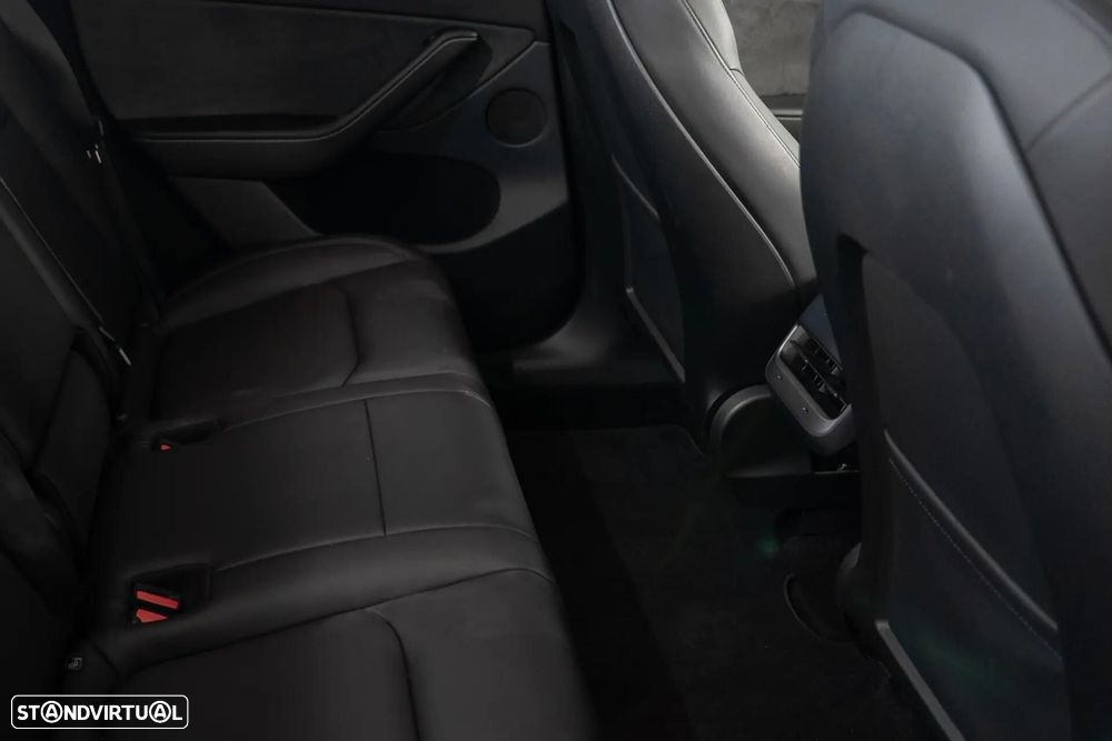Tesla Model Y Long Range Dual Motor AWD - 24