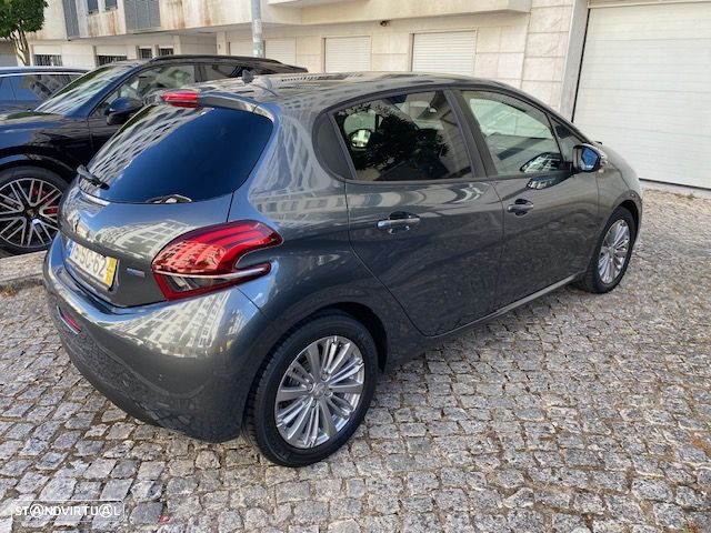 Peugeot 208 1.2 PureTech Style - 10