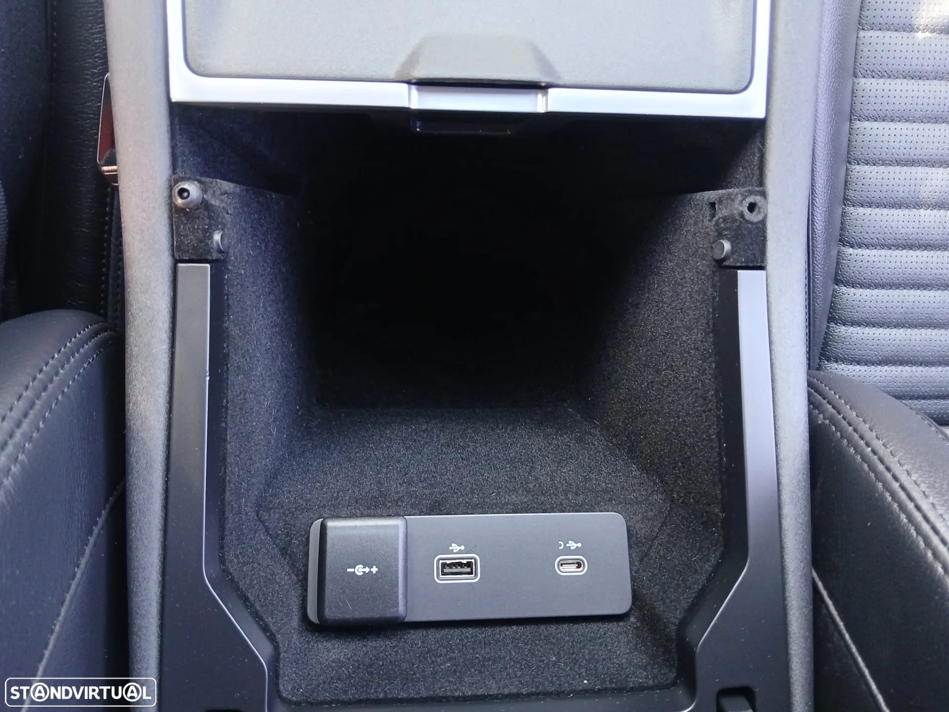 Land Rover Discovery Sport 1.5 I3 P300e AWD R-Dynamic SE - 22
