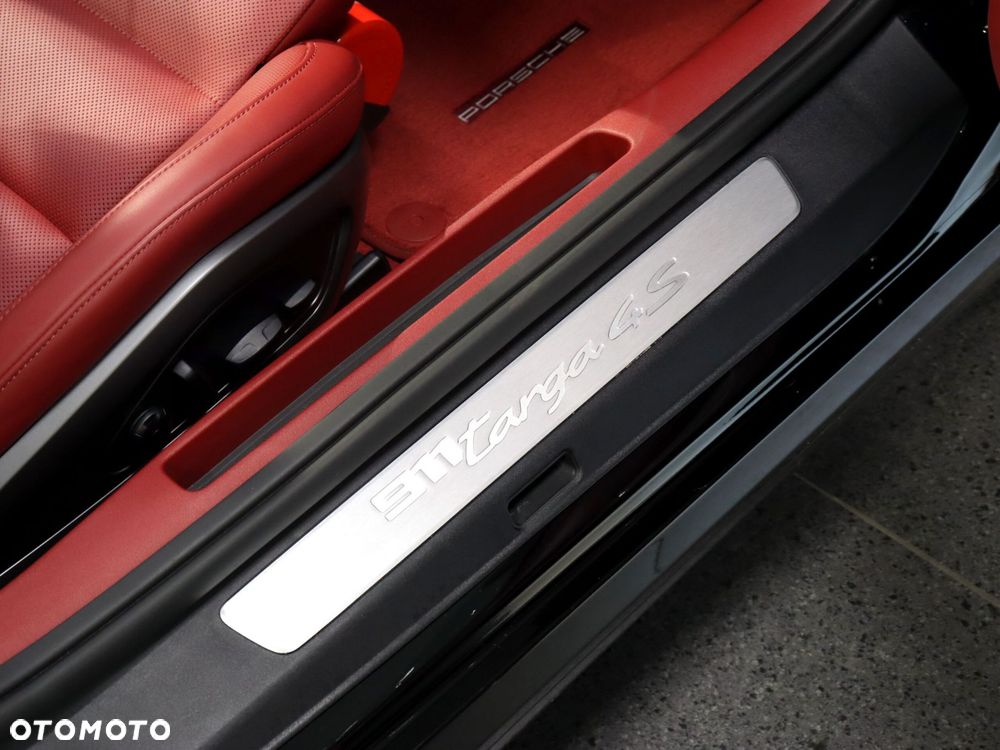 Porsche 911 Targa 4S - 35